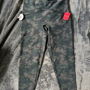 SPANX Black Camouflage Booty Boost 7/8 Leggings